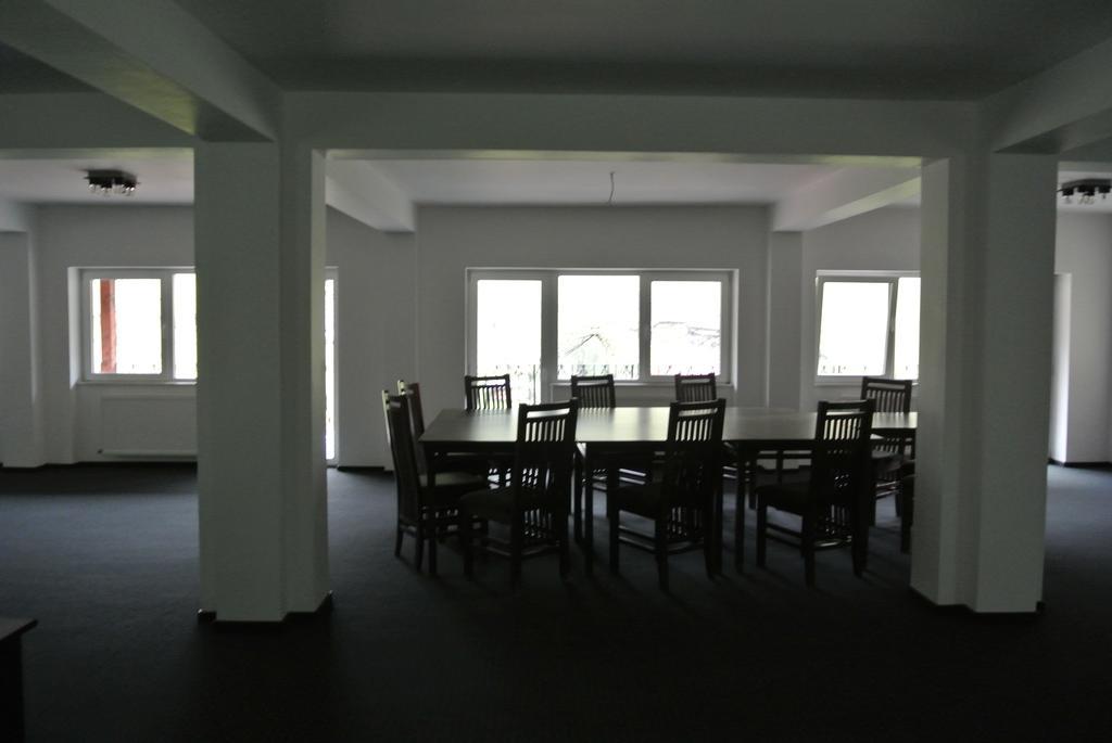 Pensiune Restaurant Piatra Craiului Дымбовичоара Экстерьер фото